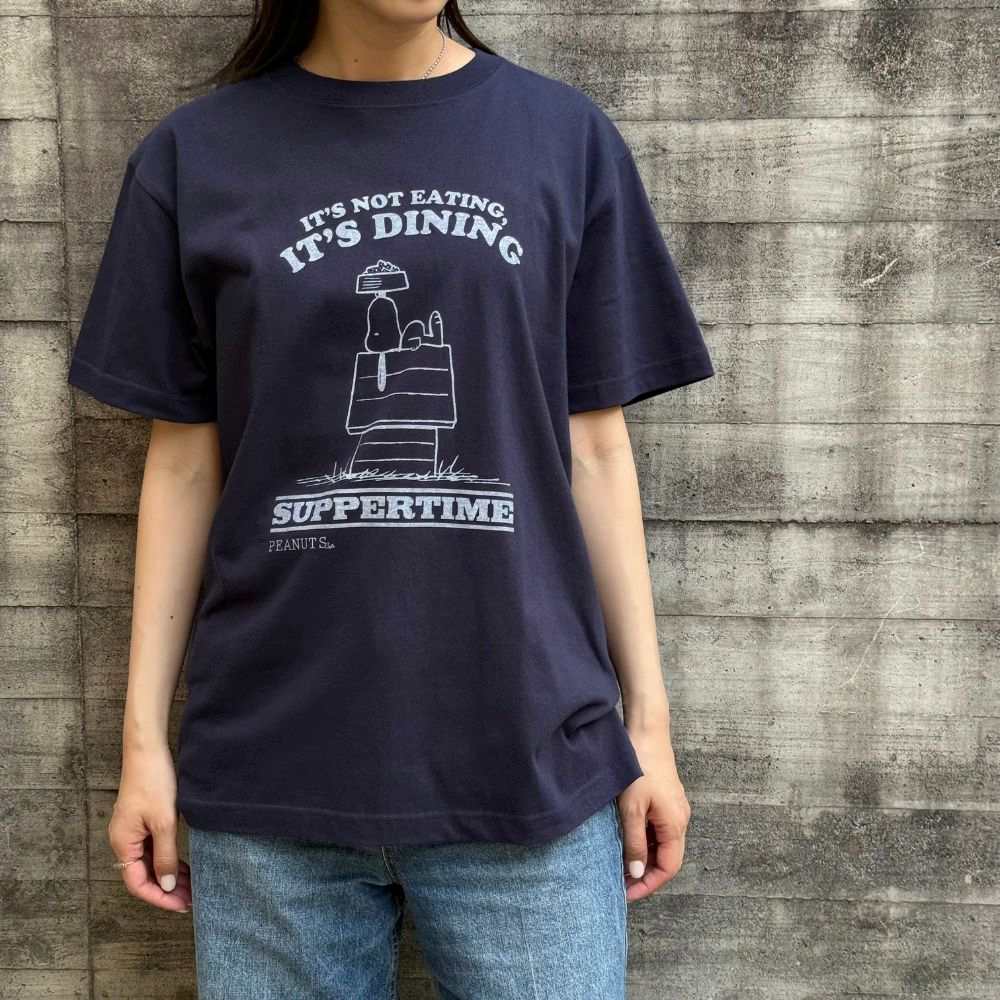PEANUTS Cafe Tシャツ “DOG DISH” ネイビー 02