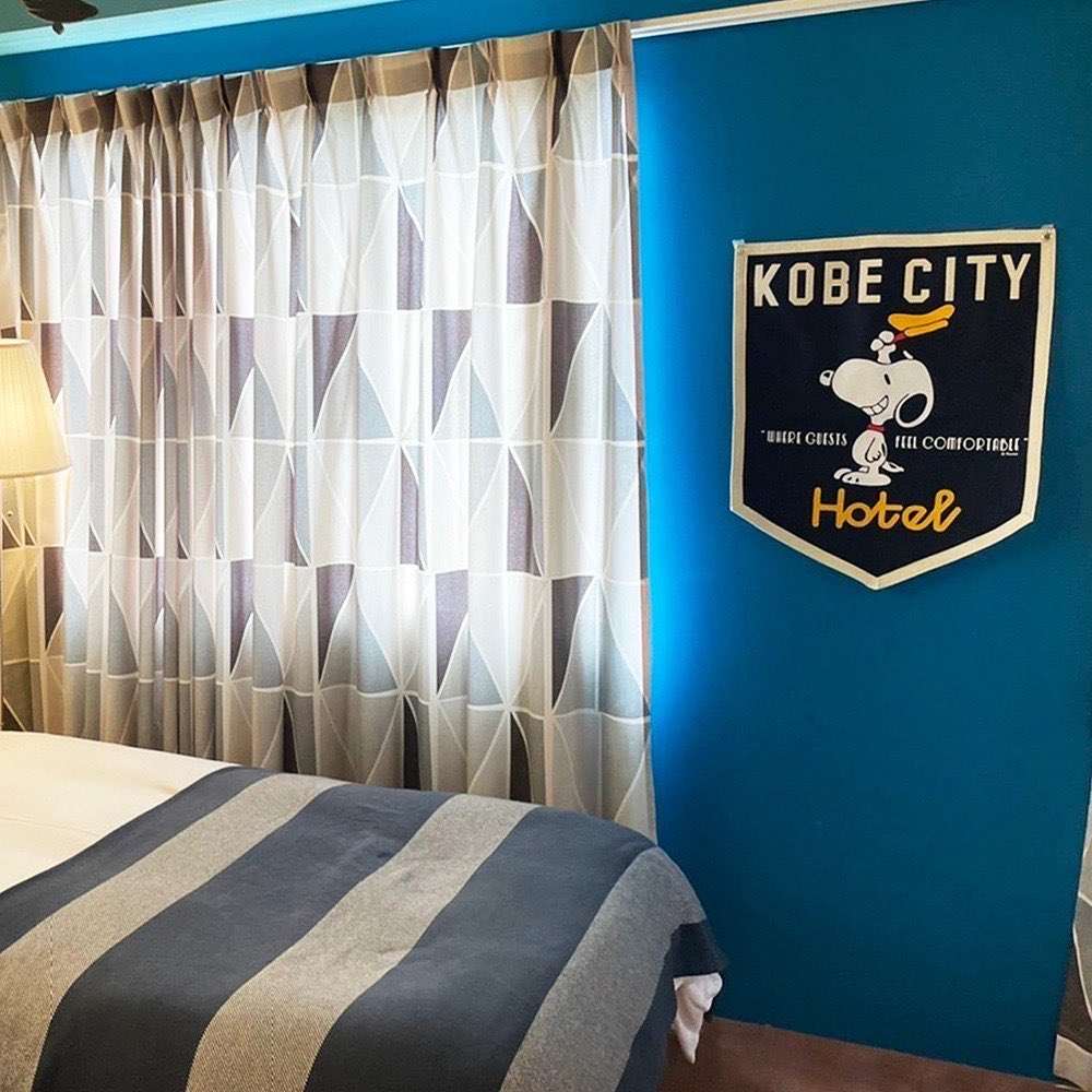 PEANUTS HOTEL ROOM45 OXFORD PENNANT キャンプフラッグ “AND THEYRE RIGHT!”