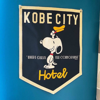 PEANUTS HOTEL ROOM45 OXFORD PENNANT キャンプフラッグ “AND THEYRE RIGHT!”